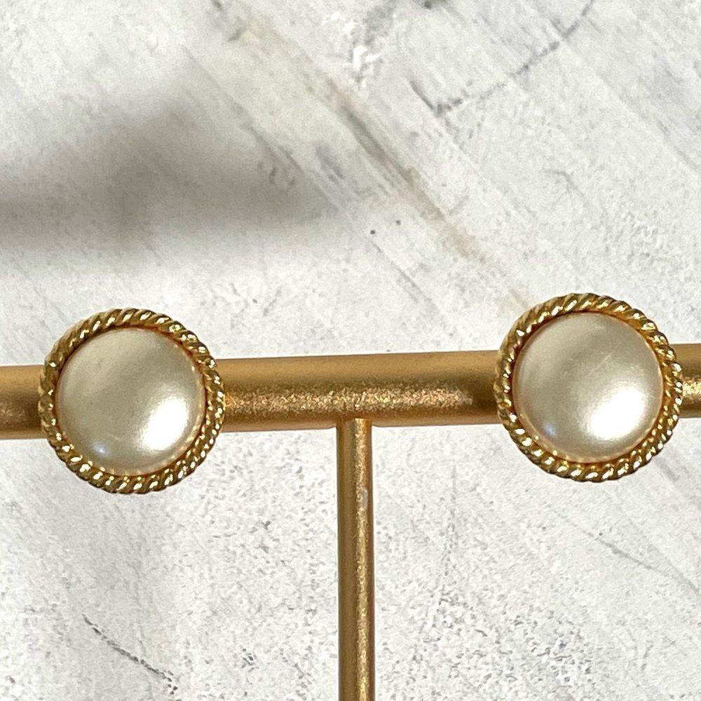 Small gold tone and faux Pearl post earrings